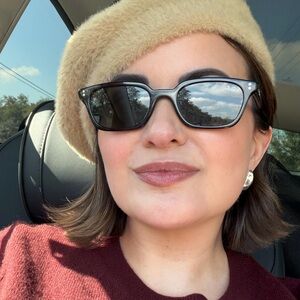 Meet your Posher, Renee